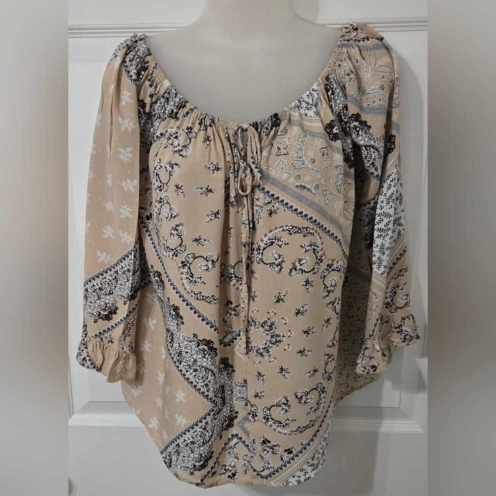 AndTheWhy Ladies Peasant Top Sz Medium Euc